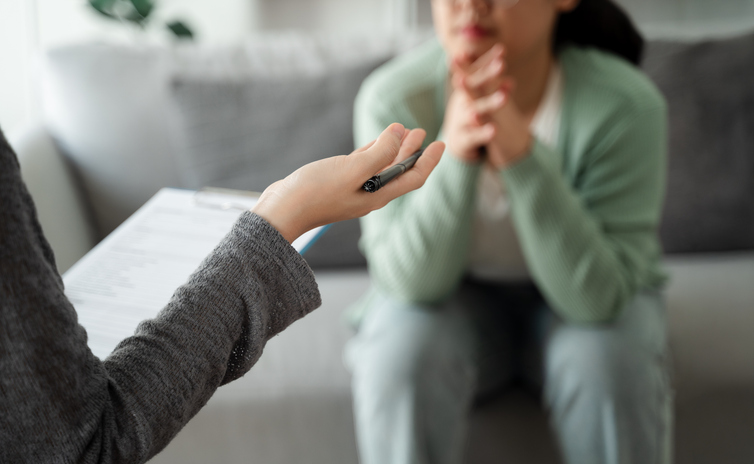 A Psychologist examines, listens, and talks to a patient with anxiety - can I claim for anxiety after a car accident?